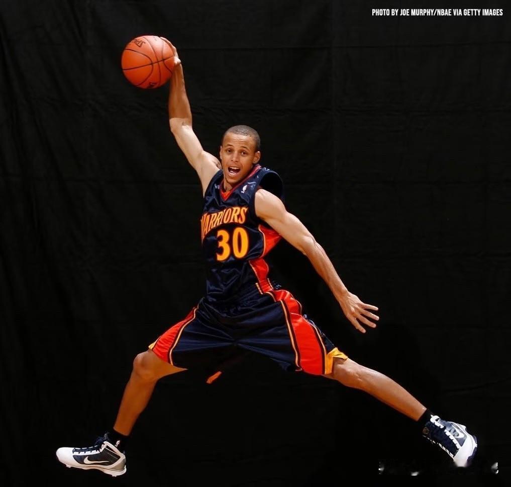 特殊群体认为库里只是个体系球员，离开勇士和科尔的传切体系，库里也只不过是个强大一