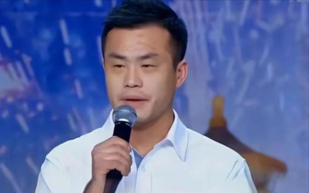 2000年，一位20岁的犯人在狱中爱上了女教官，向她大胆表白后，女教官塞给他一张