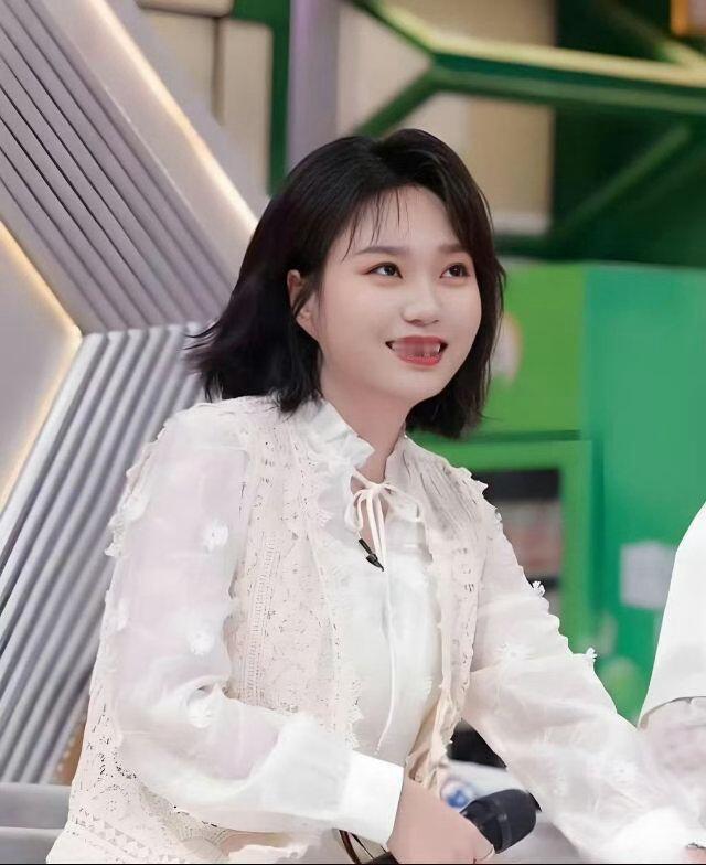 娱乐李雪琴被一冰箱东北下午茶夯到了李雪琴的东北公主下午茶 妈耶 被李雪琴的下午茶