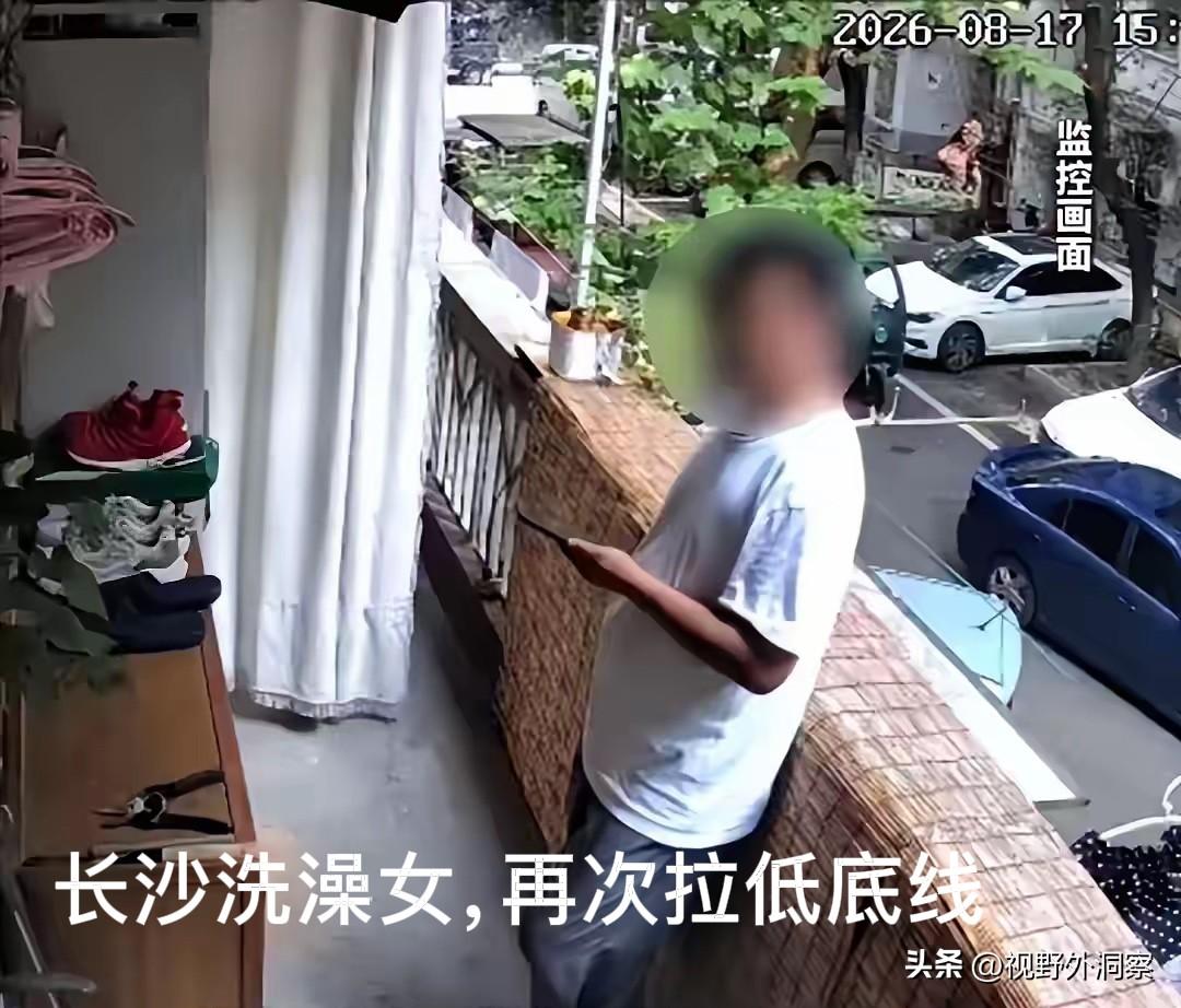 别说女人洗澡，就是男人洗澡也要关门呀。可是，长沙的洗澡姐洗澡不关门，洗澡后裸体下