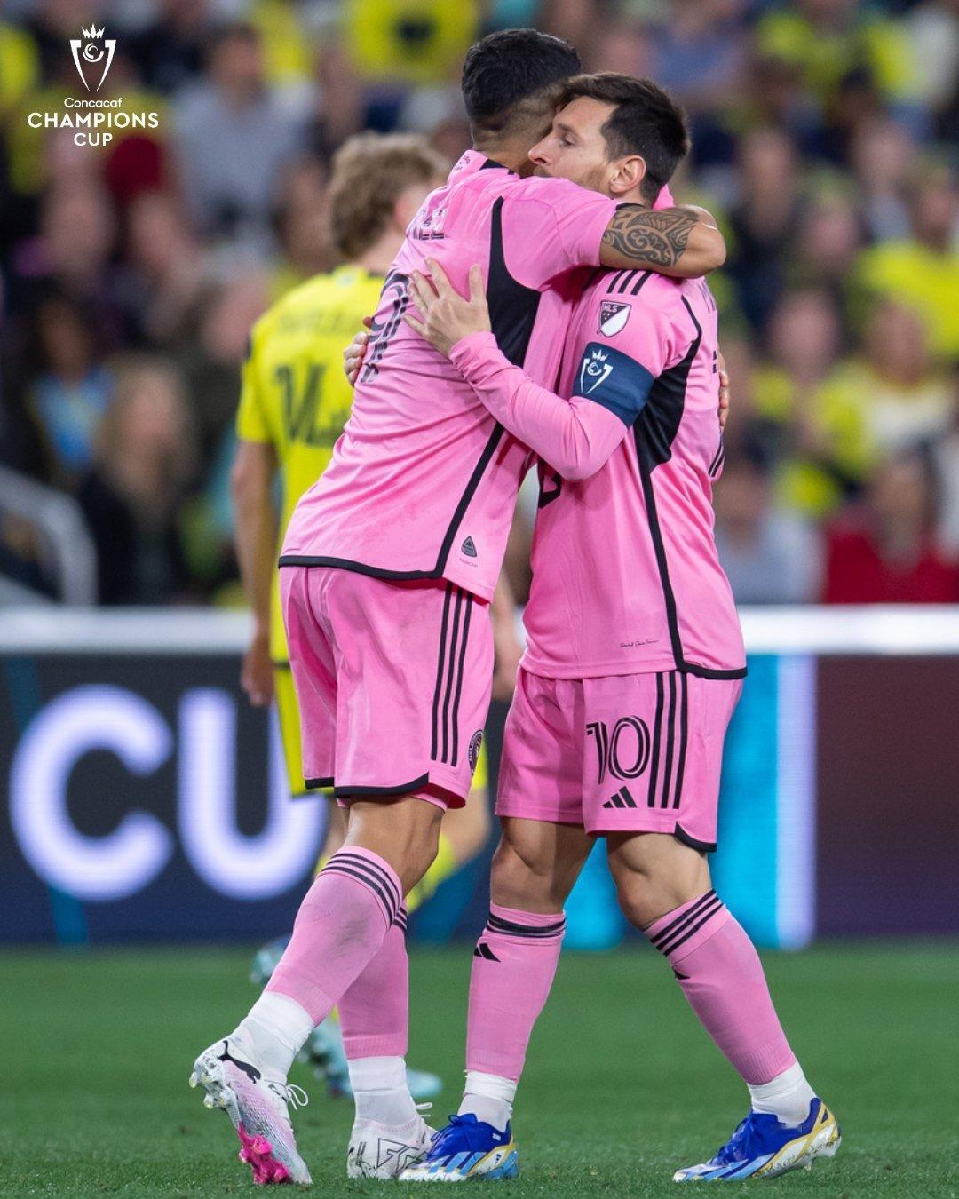 【抱抱🤗】中北美冠军杯：➡️ 苏亚雷斯 🫂 梅西#梅西[超话]##纳什维尔2