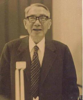 1946年，50岁的茅以升偷偷瞒着家里的妻子和6个孩子，与21岁的权贵云坠入爱河