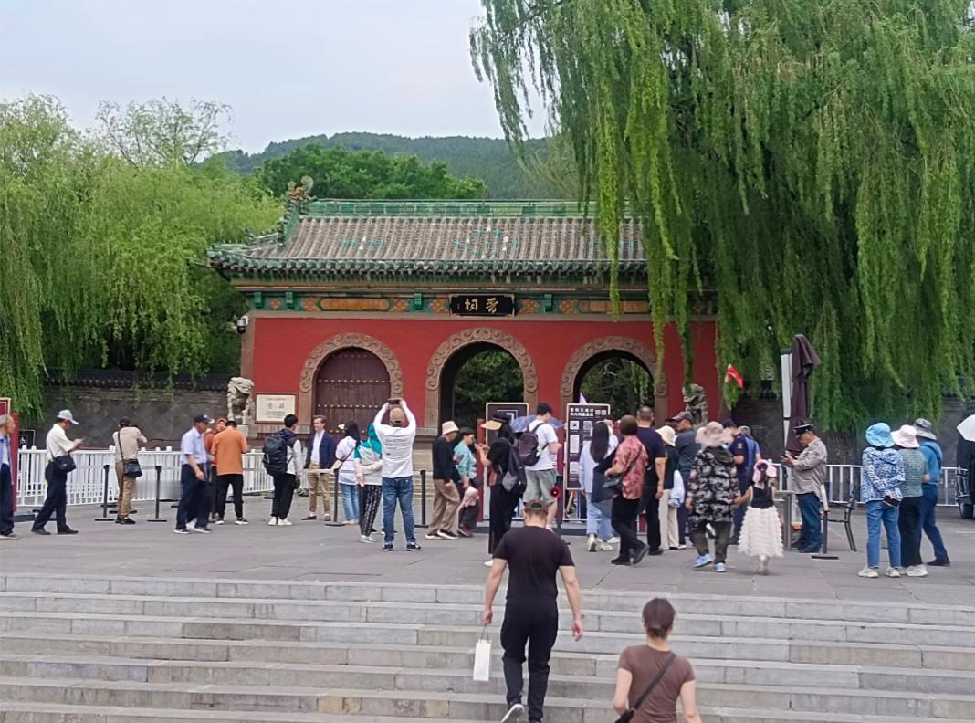 雨后，气温格外清爽，令人心旷神怡。

老伴的战友们纷纷感慨，太原的夏天着实舒适宜