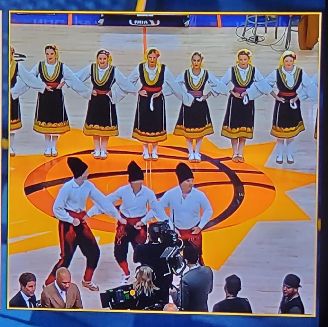这是，太阳平时的啦啦队风格吗？掘金VS太阳 NBA比赛惊现时光倒流
