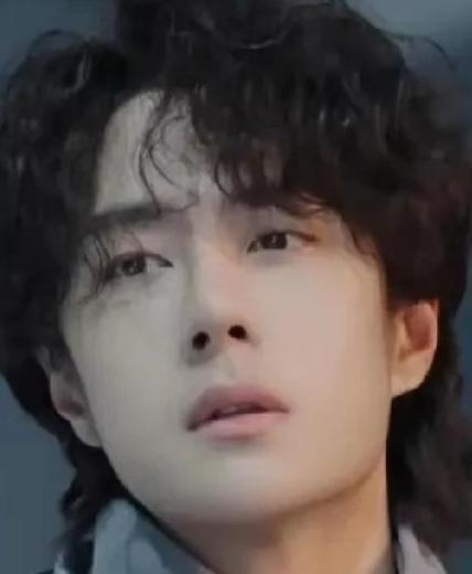 2026年4月，王一博首轮季前测试落幕，其工作室@YIBO - OFFICIAL