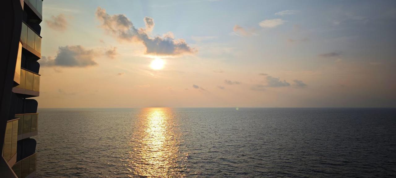 晒图笔记大赛 夕阳西下，海天一色，心旷神怡！🌅🌊🏙️