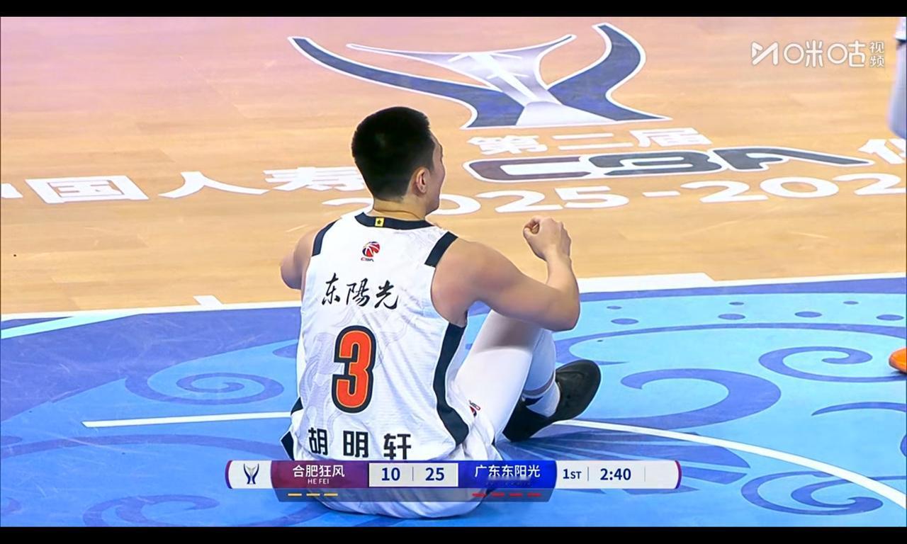 角色切换遇瓶颈！胡明轩手感生疏难填萨姆纳空缺，续命三分保留颜面

胡明轩此前三场