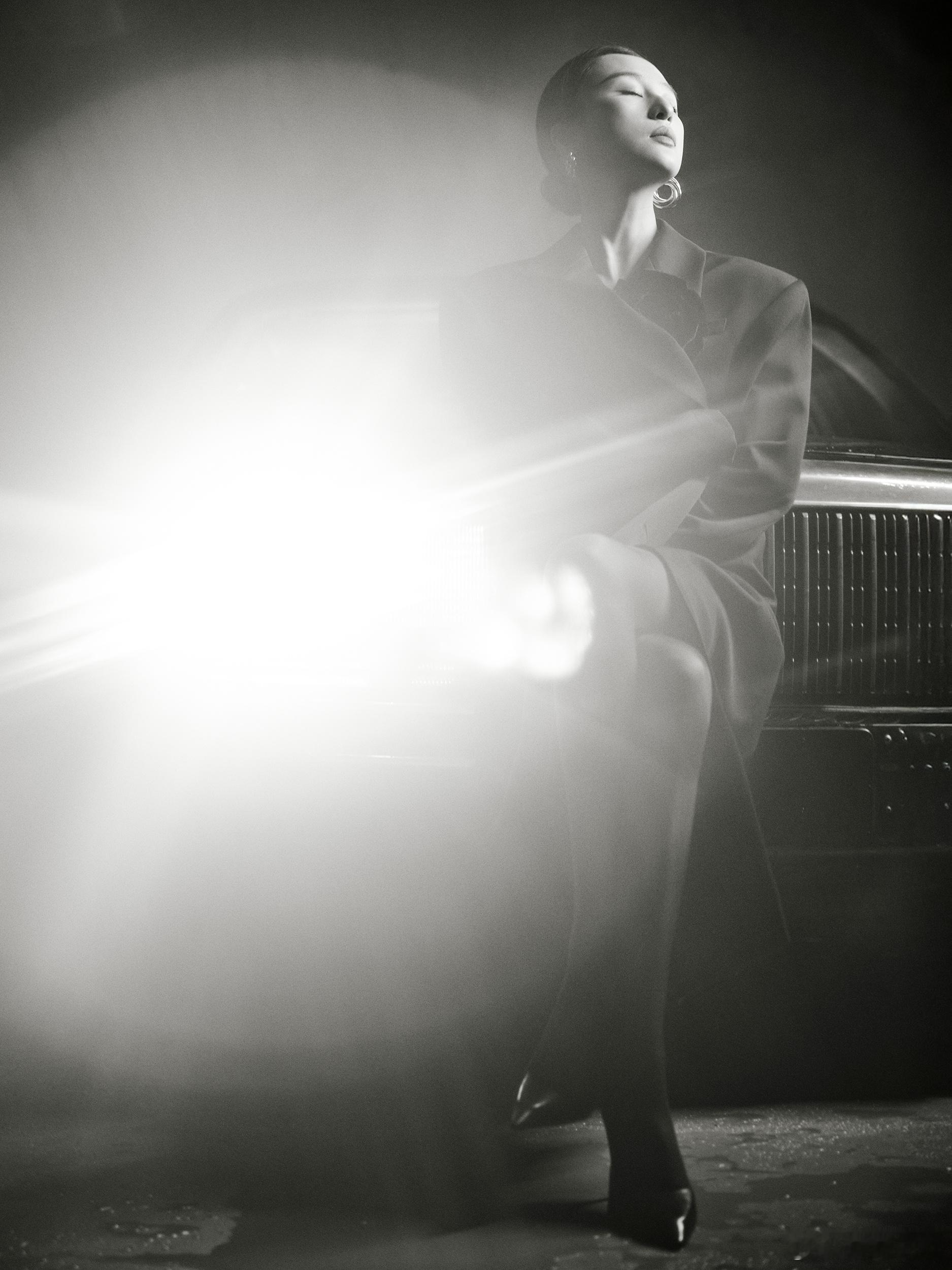 太平年夏凡茵真的越看越有魅力，贺贞温柔中带着韧劲，身形比例堪比BellaHadi