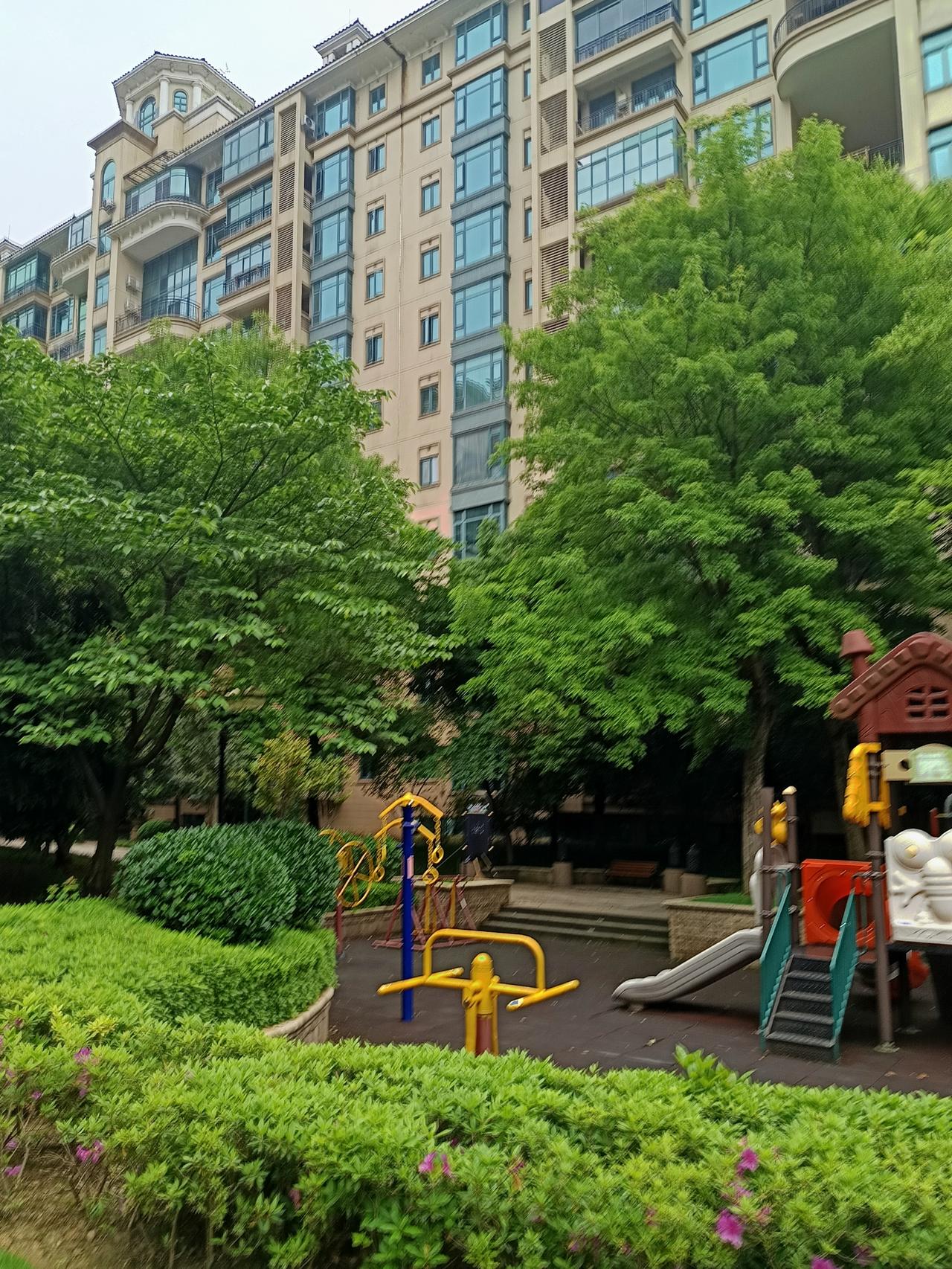 老人在子女家带娃一定要受得住气，也一定要听子女的意见，否则的话在子女家是呆不下去