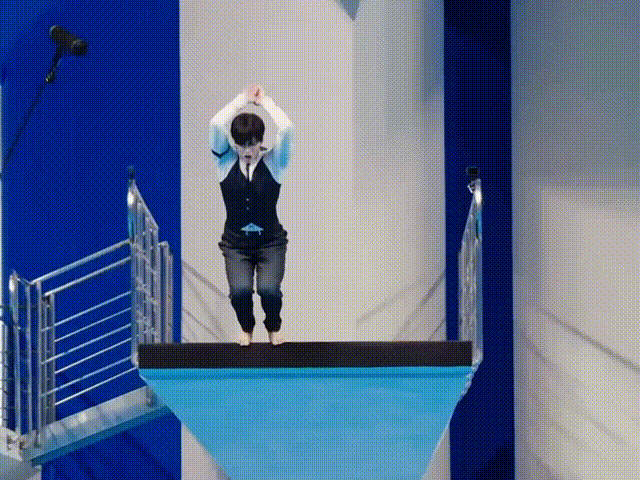 邵子恒跳水空中翻腾一周半还有隐藏技能， 邵子恒跳水太稳，空中翻腾一周半超帅！ 没