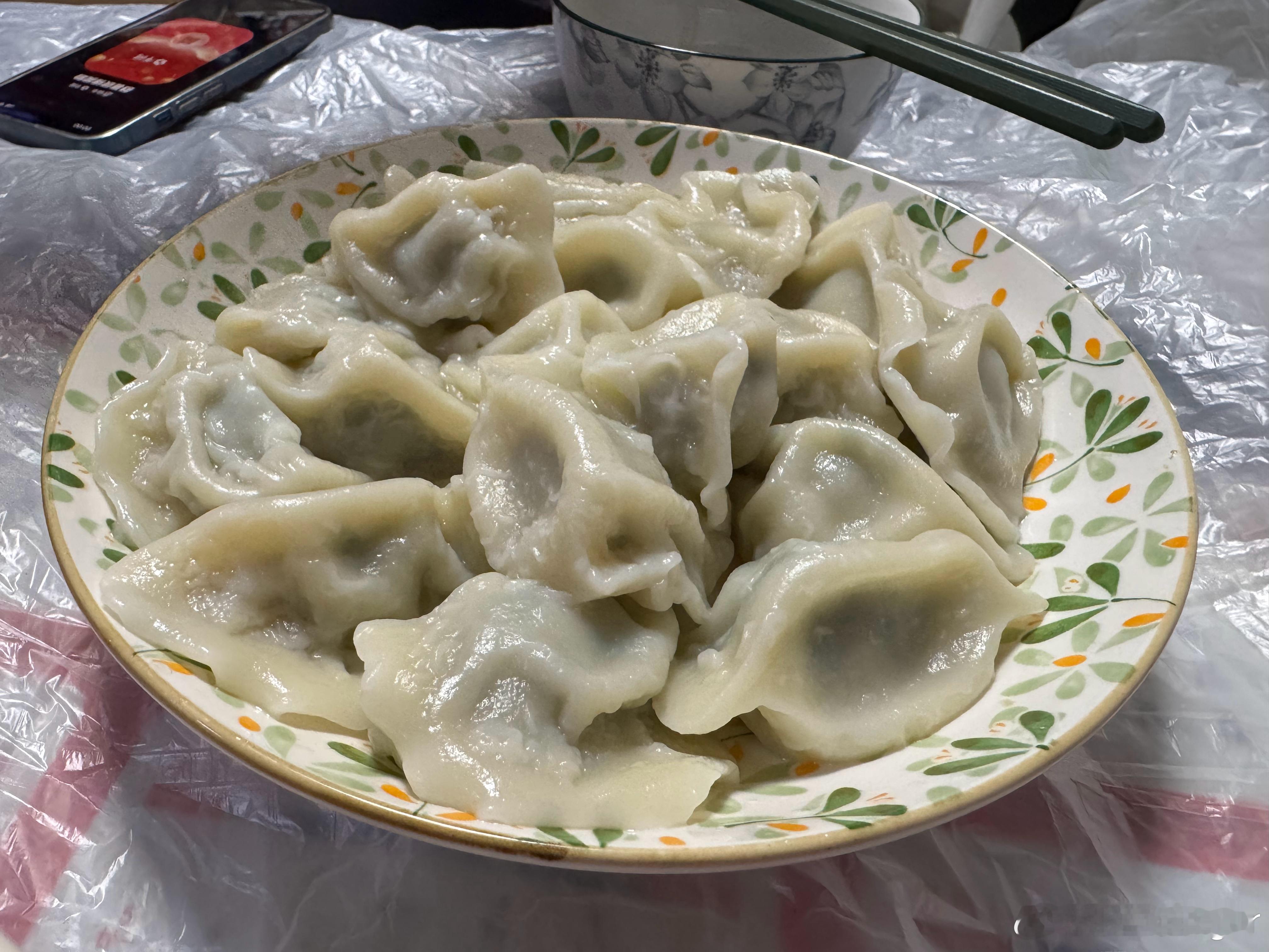 过年好！就在刚才还在一边看春晚一边给西海岸的年票会员徽章打包。马年正式开启了，加