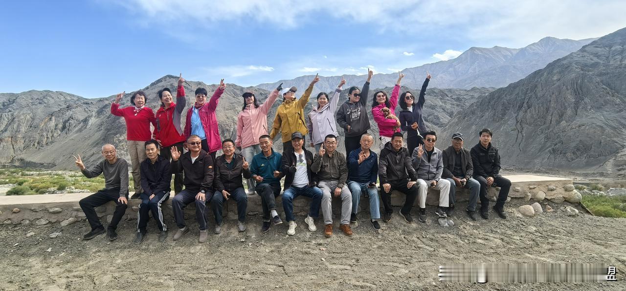 这周末带队探路自驾2日游，环线新线，这次是10几个车的小分队，从乌尉天山胜利隧道