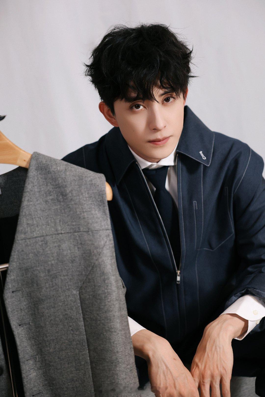 🍉：虞书欣敖瑞鹏《许你星河千里》，5月开机这部剧网传男女主又变了，真的是遛遍流