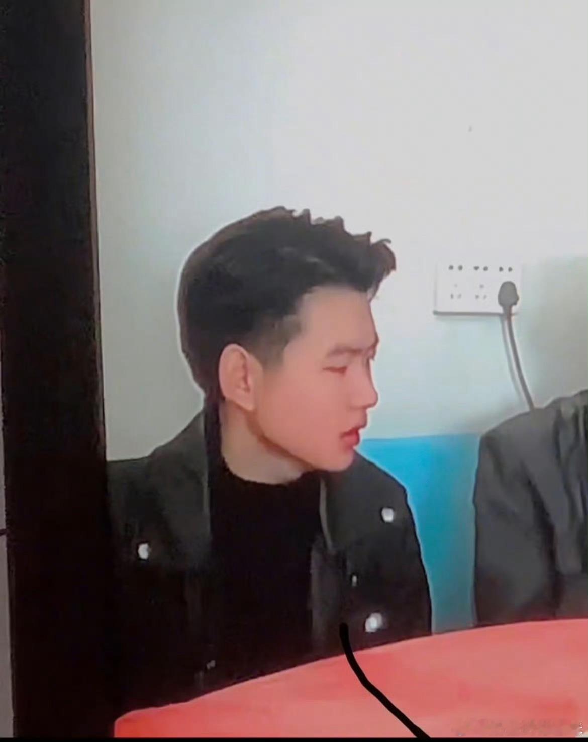 瑶一瑶妈妈晒老公年轻照瑶一瑶妈妈喊老公一起减肥瑶一瑶妈妈晒老公年轻时候的照片，这