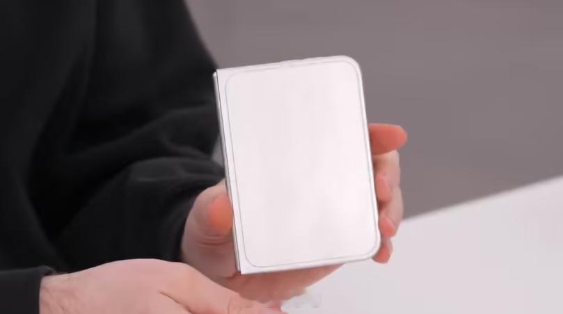 苹果首款折叠手机 iPhone Ultra 机模再曝，你们觉得好看吗？ 