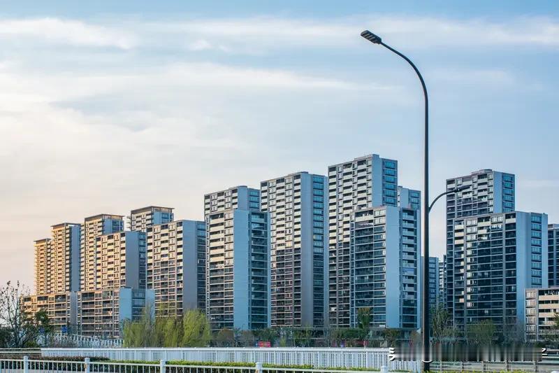 房地产最大的天敌是什么? 房地产最大的天敌或许就是00后这代人。就说我回老家吃喜