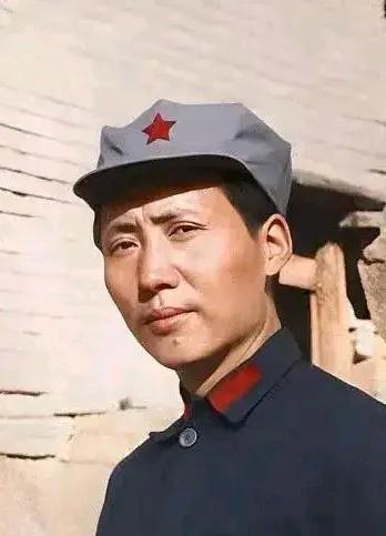 这个眼神——
忧国忧民，不可再现！🙏🏻[流泪]
人民永远的怀念！🙏🏻🙏