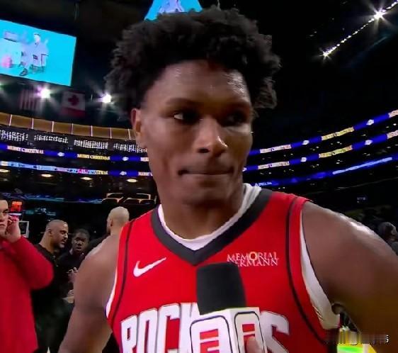 太厉害了！阿门谈老大哥杜兰特：

“KD太厉害了。”

“只要他一出手。”

“