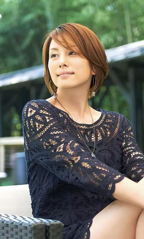 从“收视女王”到涉毒嫌疑人，米仓凉子的坠落令人痛心！
最近，日本娱乐圈爆出重磅消