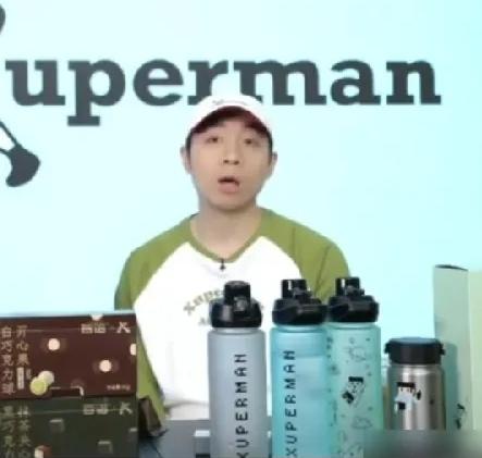 手握4家公司，许昕要回去当陪练了。
很多人不知道，退役后的许昕，已是商业大佬。老