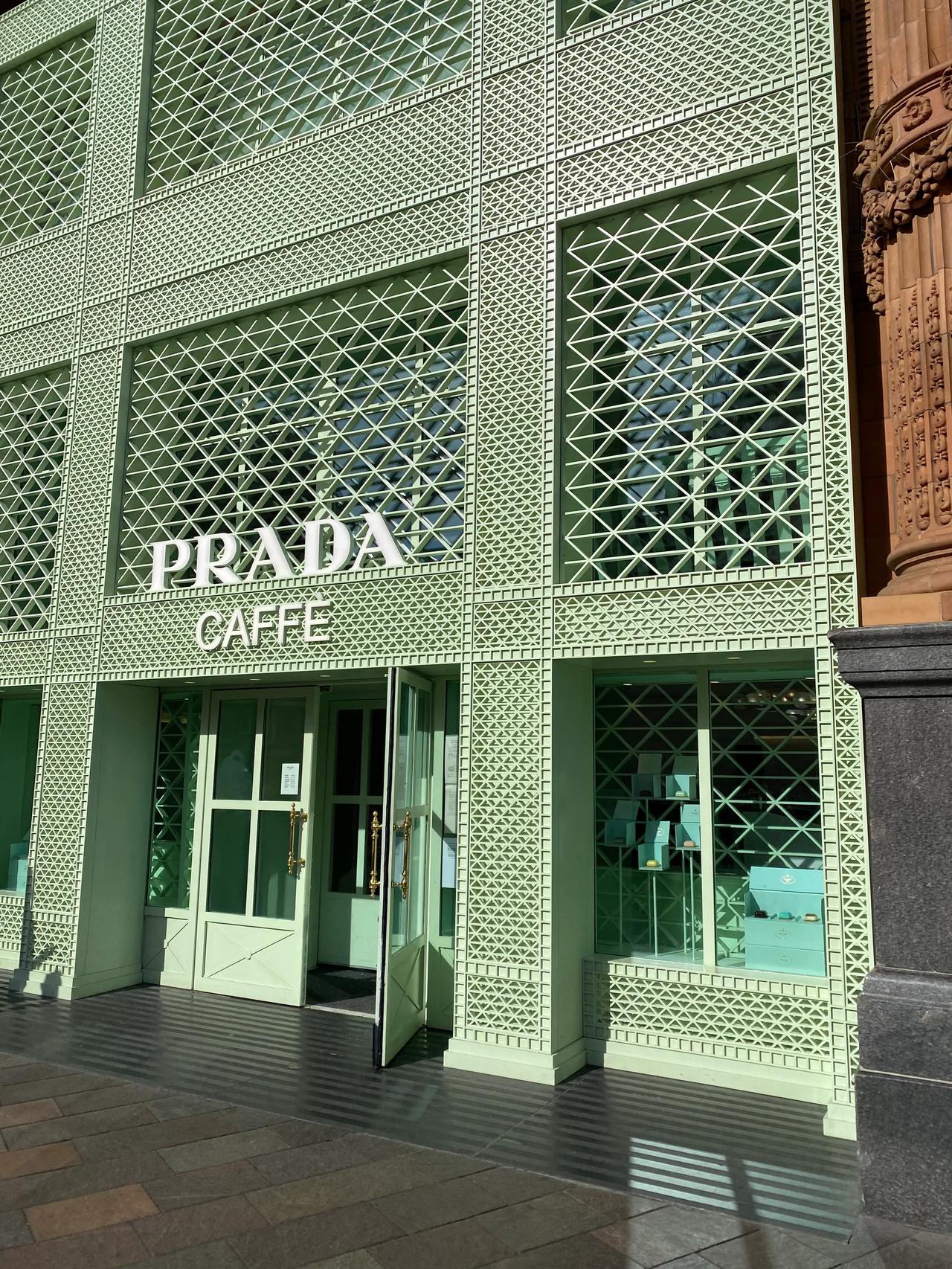 普拉达 PRADA 还有咖啡厅！