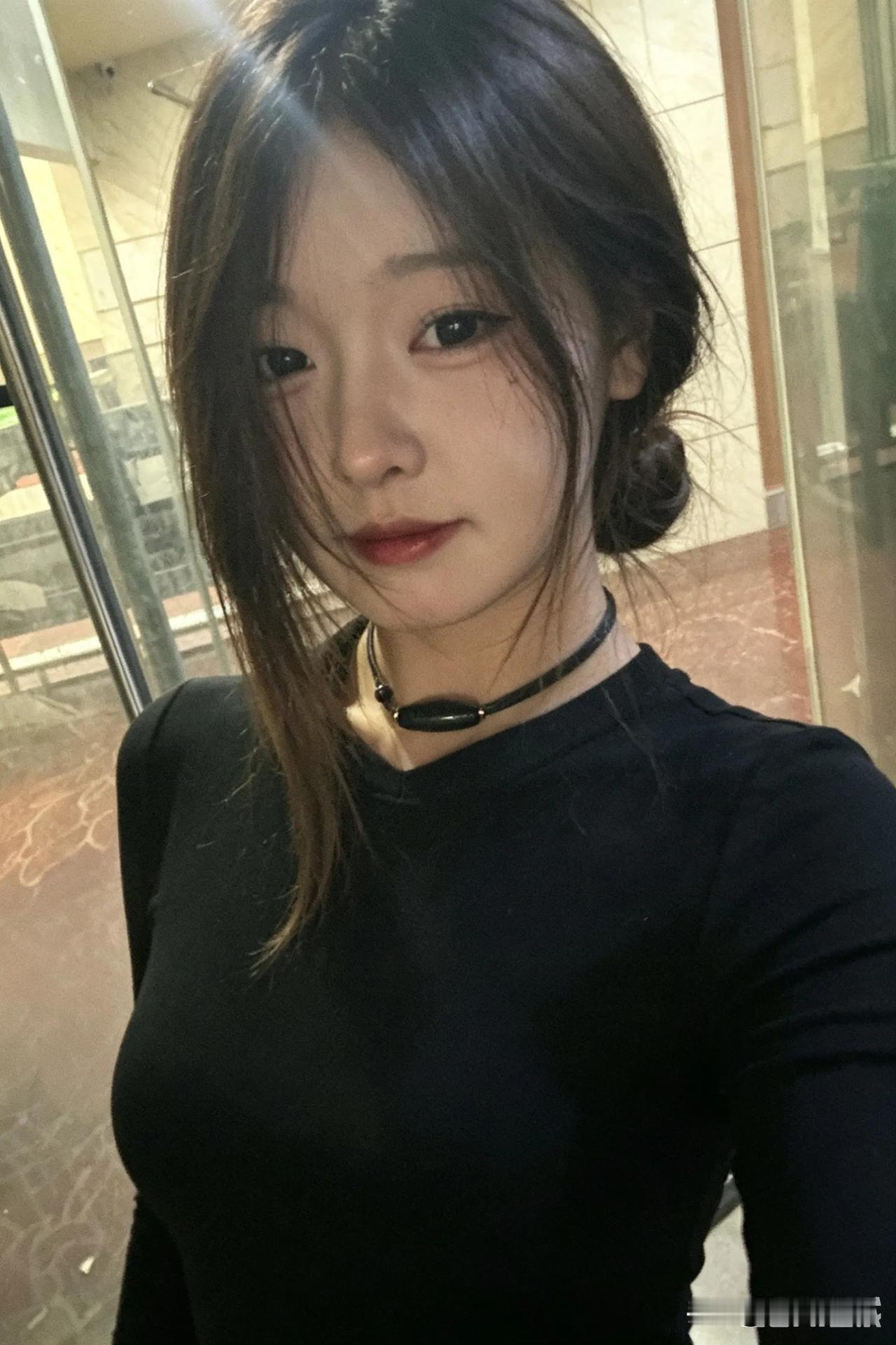 明明累了却不能停下来
明明倦了却不能分开睡
好多事情明明都知道了
却还是老老实实
