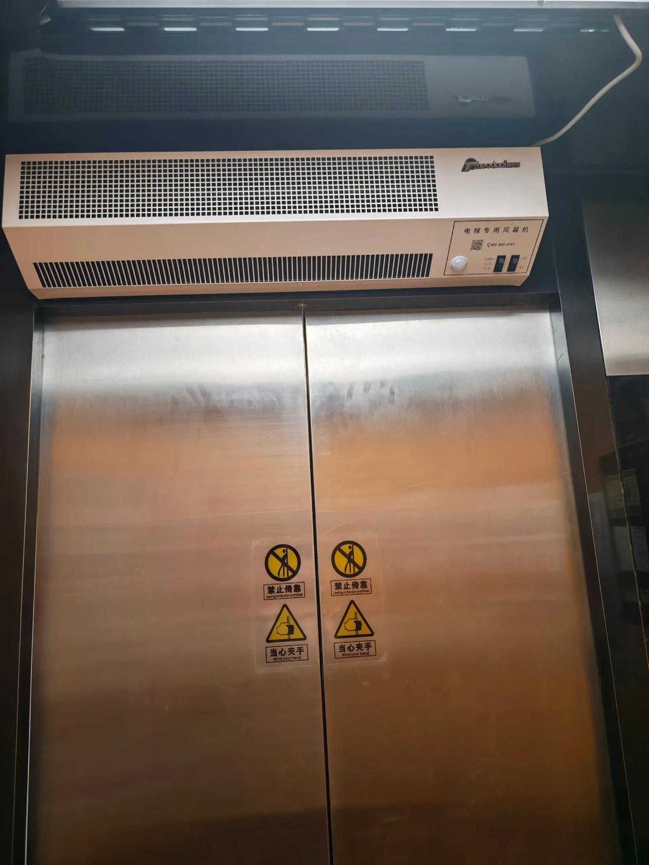 南京仙林湖这个小区，电梯里装的啥玩意儿？夏天凉快吗？