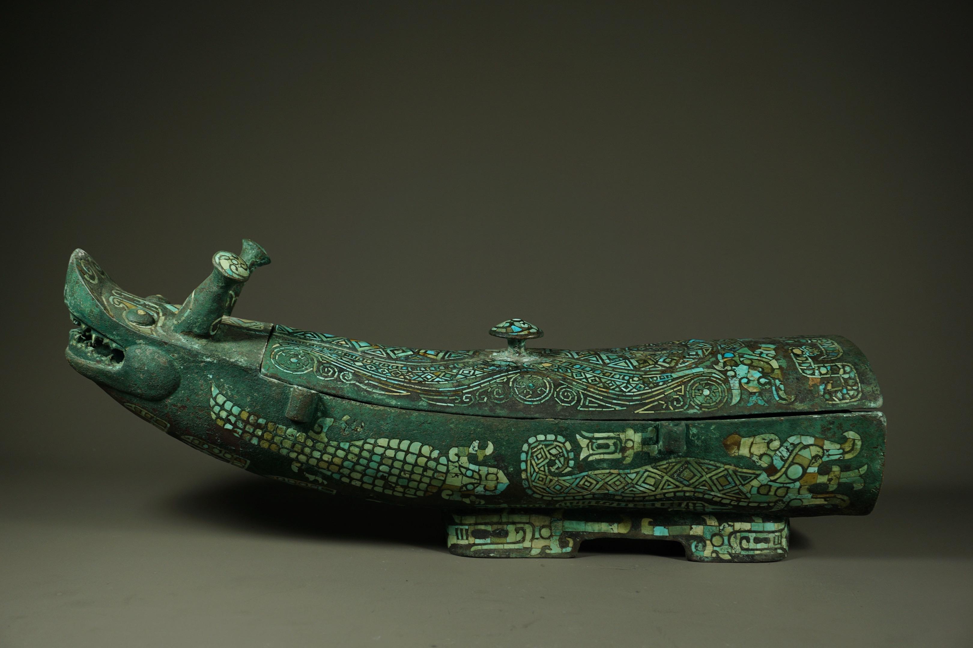 青铜松石觥。满身镶嵌绿松石纹饰，殿堂级！！！