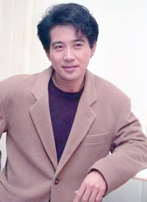 秦汉一边不舍孕妻，一边爱上林青霞，这句话当年引发轩然大波
 
1973年这段感情