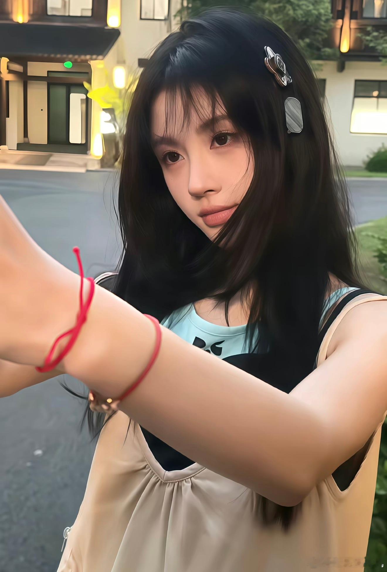 绝世美女鞠婧祎，人美心善鞠婧祎。在内娱，鞠婧祎的颜值能排进前三，果然不愧是大美女