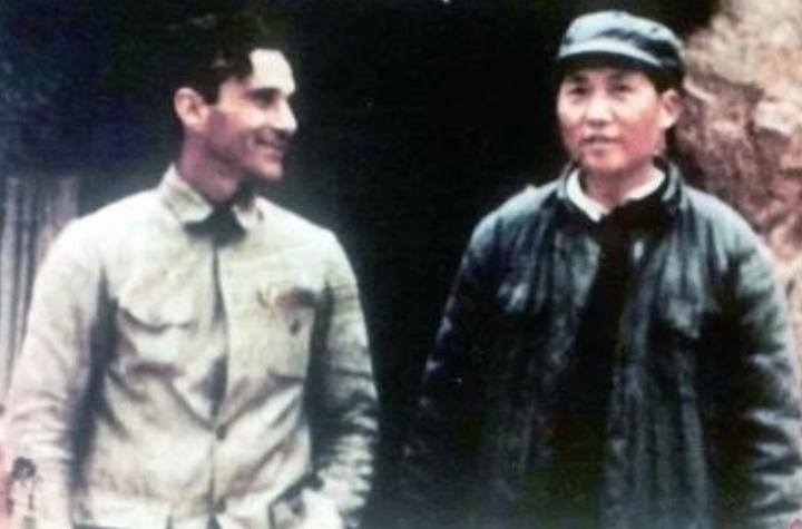 毛主席曾经和斯诺谈起二十五年的革命征战，感慨自己历经无数生死险境，好几次距离危险