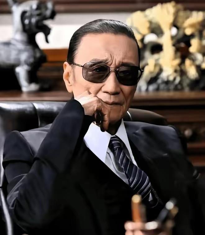 老牌港星大帅哥谢贤才是一个活的真正通透明白的人，活到老帅到老，活到老潇洒到老，这