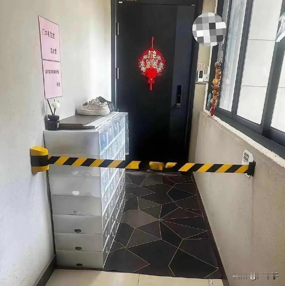 这种邻居你们看到过吗？前几天春节假期到亲戚家里，看到亲戚旁边的一户人家，在过道公