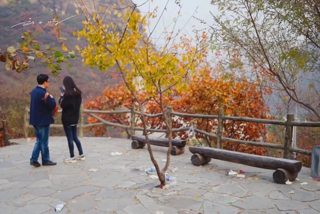 实拍旅游景区内遍地垃圾成堆，请问中国游客的素质真的提高了吗？

这里是刘小顺的旅