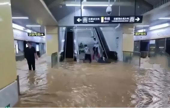 “中国就该被日本多占领几年！““ 郑州暴雨是报应！“说出这两句丧尽天良的话的，居