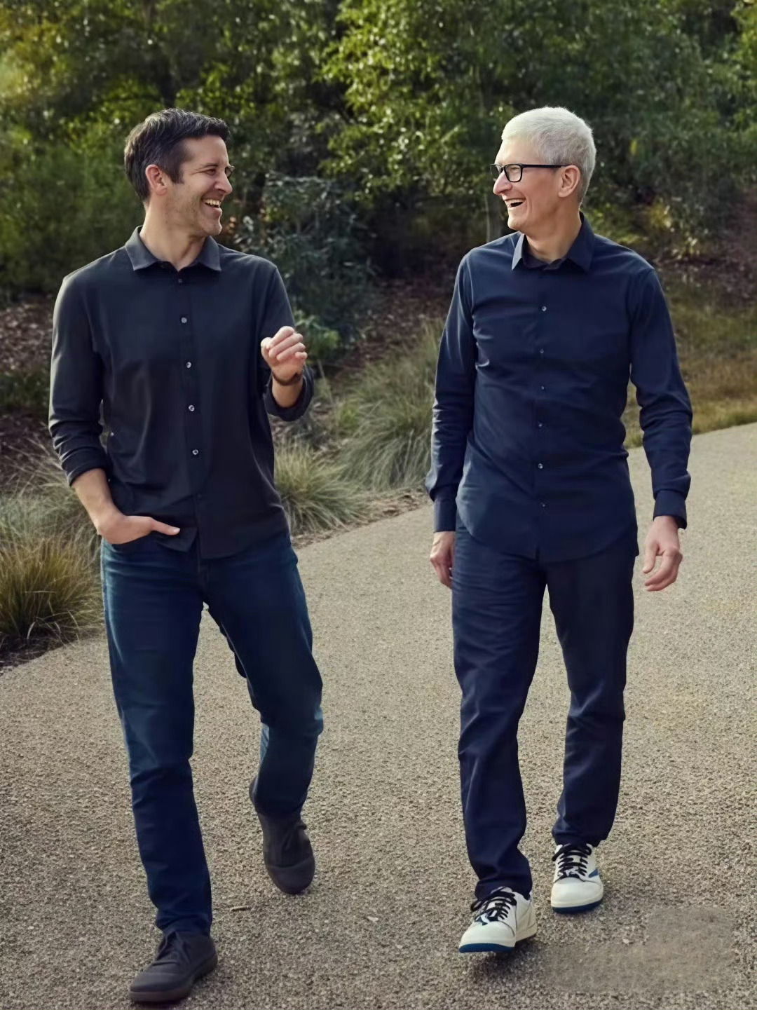 如何评价库克执掌苹果的15年库克执掌苹果15年市值确实翻了好几倍，供应链和盈利那