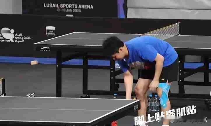 林诗栋再战马斯喀特站，他为什么就不能歇歇呢？
我们见惯了这般情景：青年人被架上“