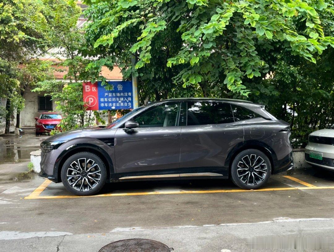 深入探究极氪7X的安全设计，你会发现一种“于无声处听惊雷”的匠心独运。它的安全理