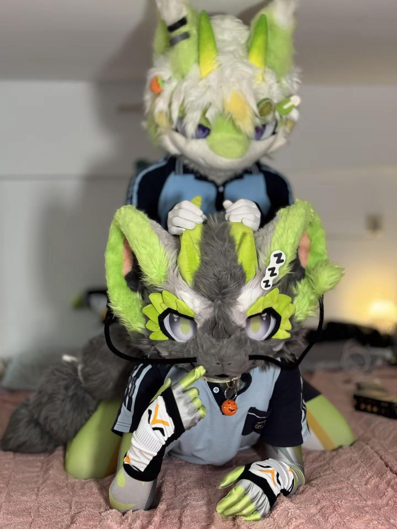 听说你排量很大。furry furrysuit