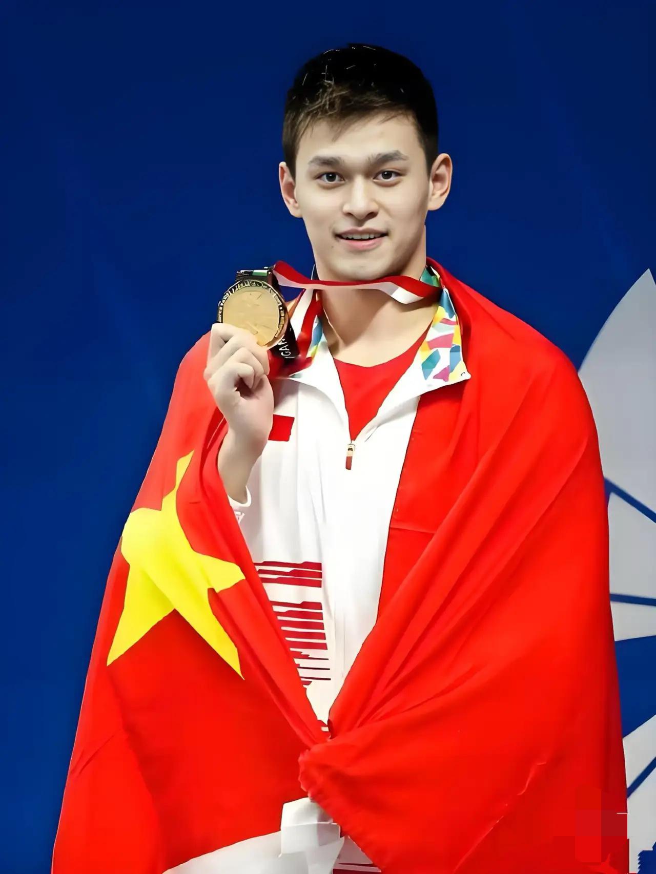 一夜之间全网炸了！

34岁泳坛传奇孙杨，居然输给了18岁山东小将张展硕！

立