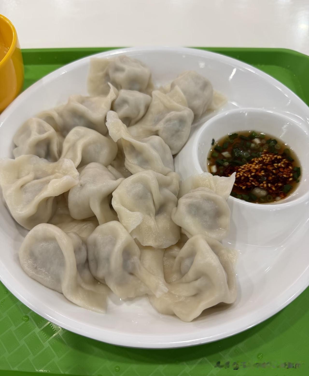 一晃又冬至了，在这里科普一下冬至这个重要节气。
     冬至是二十四节气中的重