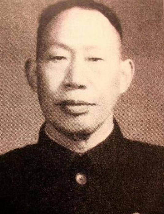 1935年，贵州军阀王家烈交出兵权，蒋介石赏他5000大洋去散心。他刚登上张学良
