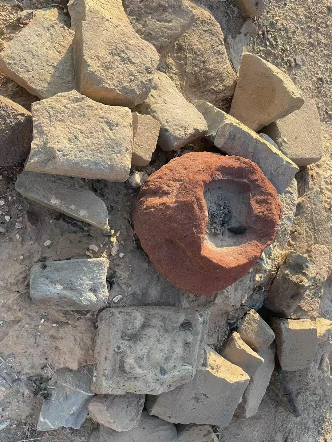 耄夫：挨饿记忆

到后来，老家的县委书记被枪毙了，实行了一些救荒措施，情况有了好