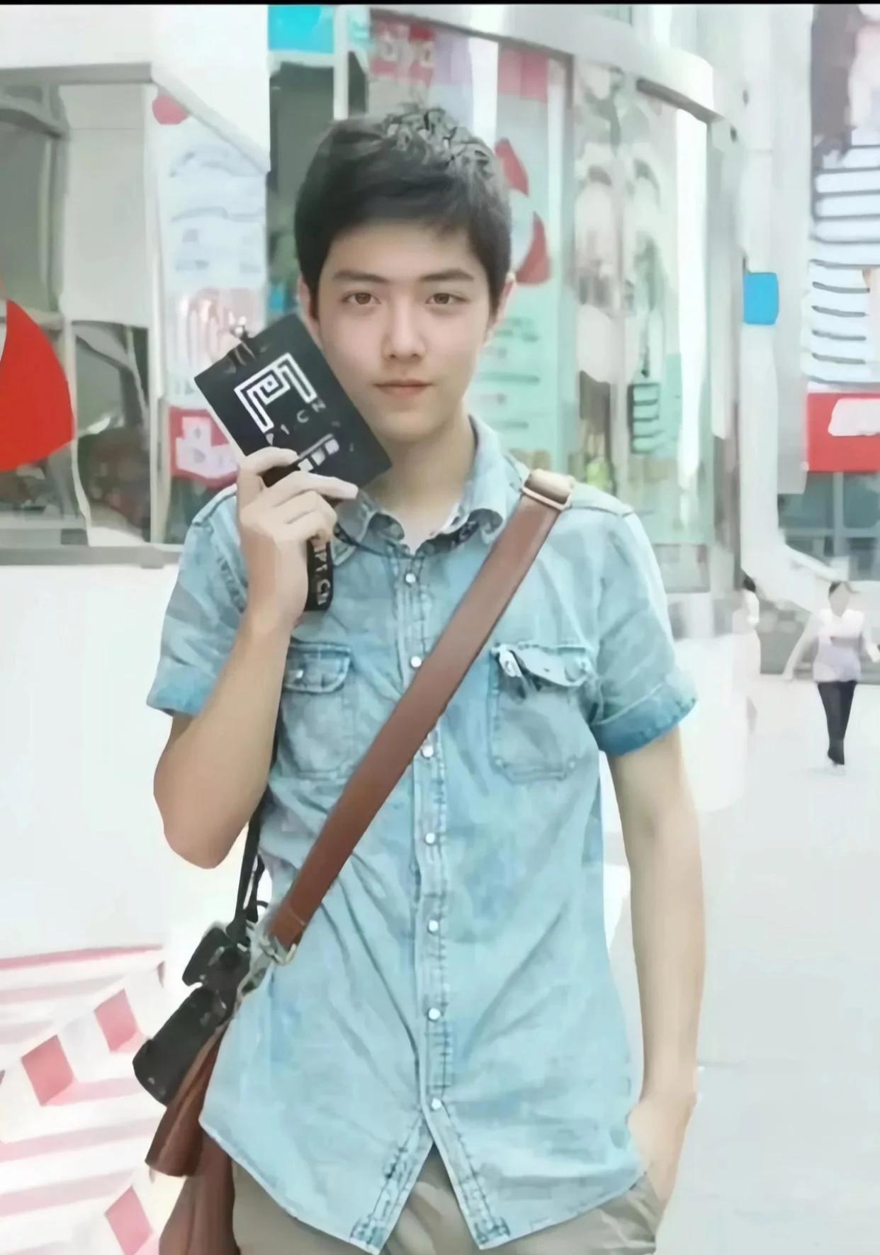 18 19岁的肖战，阳光稚嫩青涩的时光，一个让喜欢上他的人不断考古和赞叹的孩子！