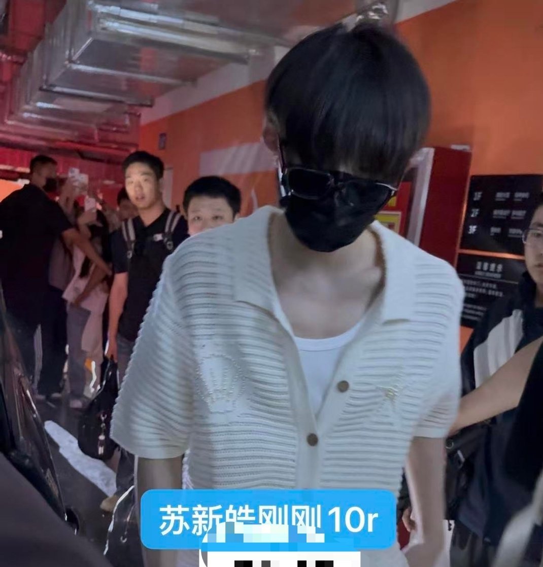 婊贝继续拿锁骨霸凌我们这群普通人吧我直接给你咬红 