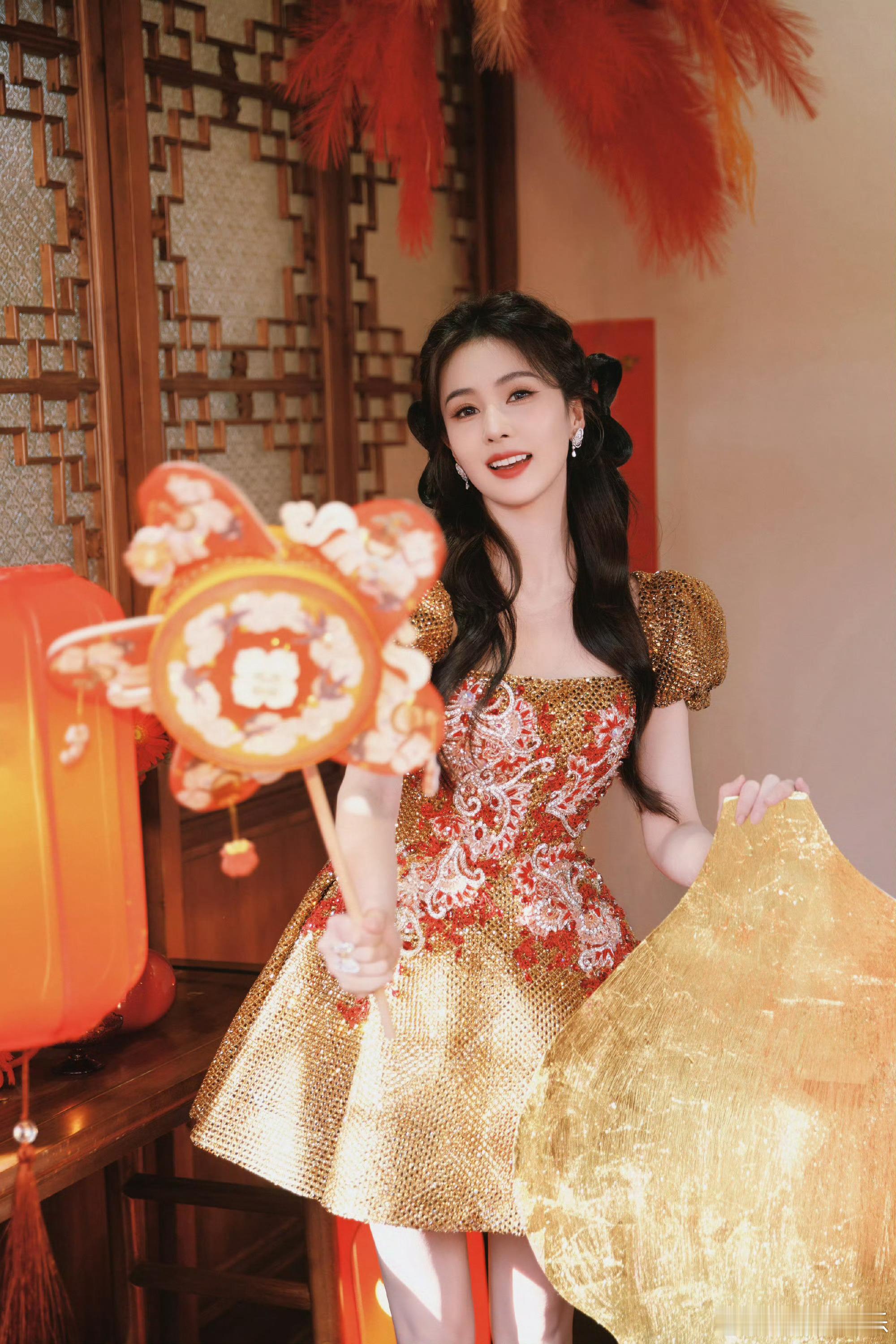 白鹿方警告私生白鹿方发声明26日，网传一段白鹿路边下车抓私生的视频，引发热议。对