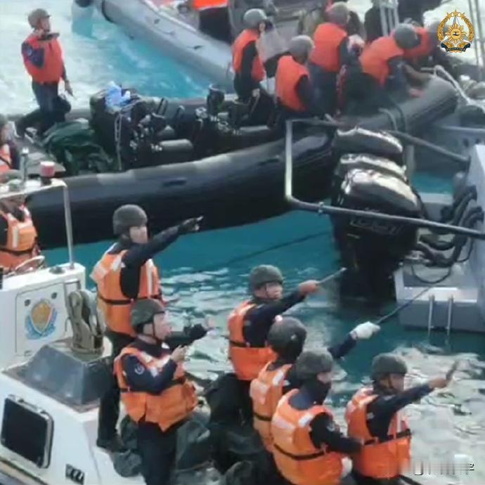 “砸个稀巴烂”！6月19日，菲律宾武装部队发布的照片，看到中国海警出动的大刀队，