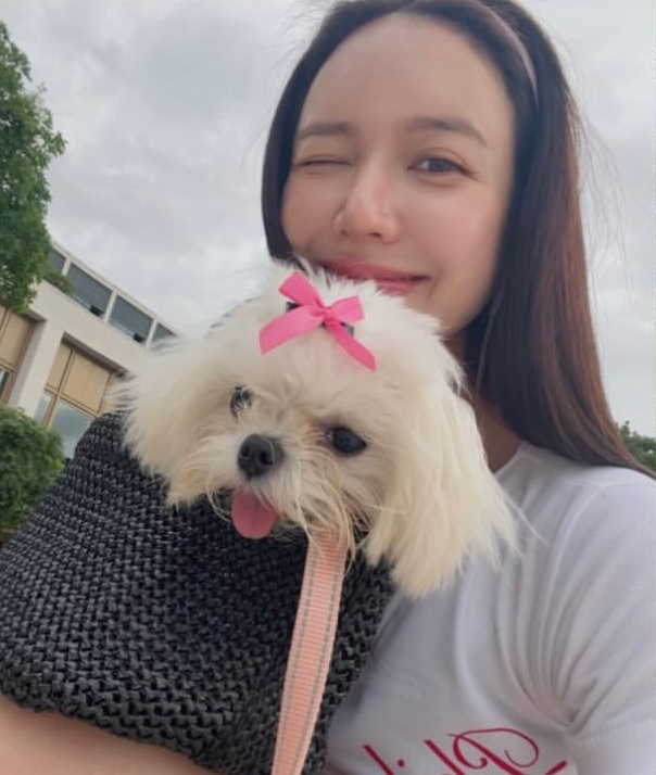 EnjoyJune🐈⬛🐶enjoyjune 和妈妈出门遛狗啦 好萌吧 