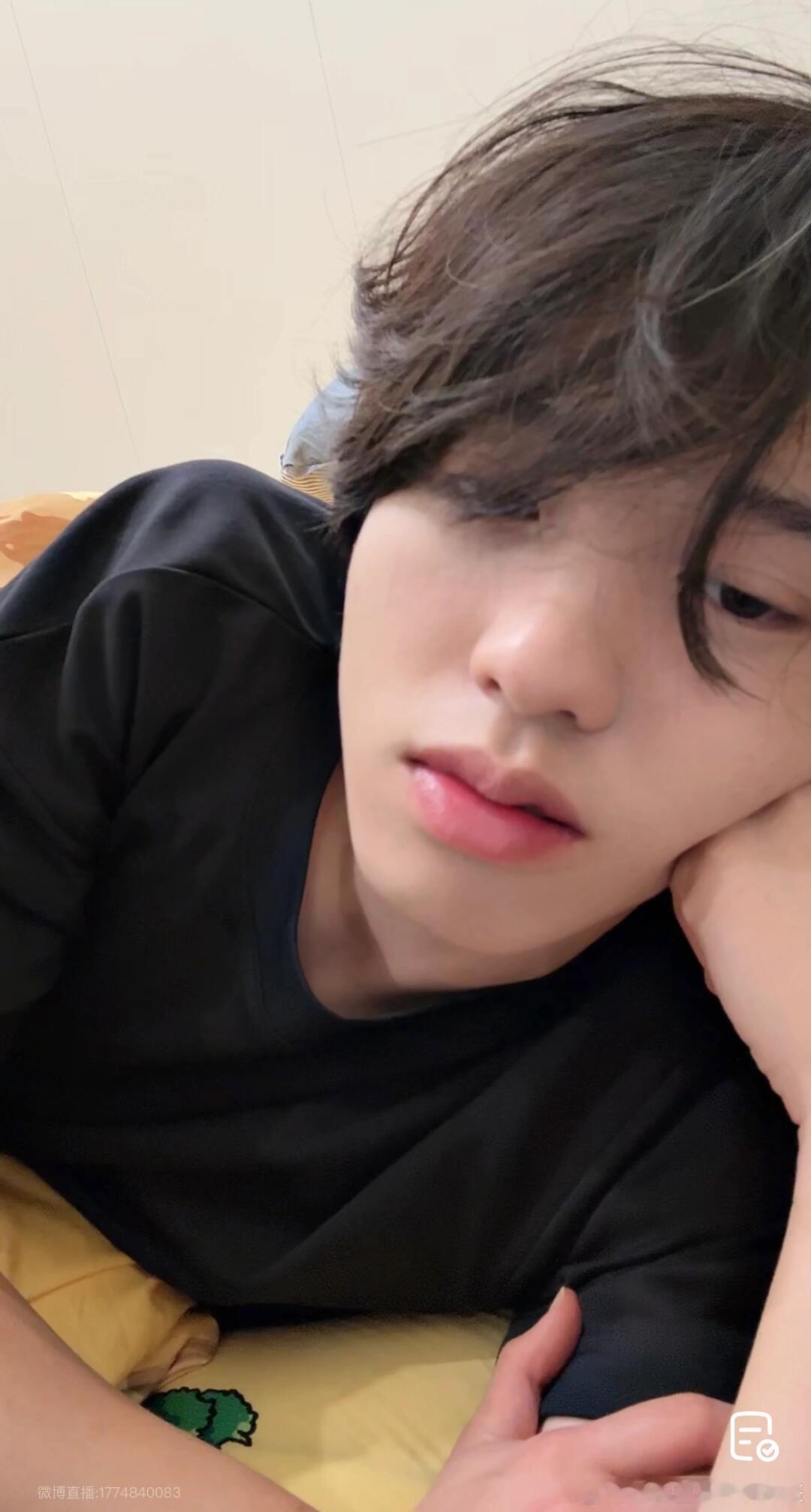 李昊[超话] 这个利好小宝宝睡觉咋这么可爱呀，心都要融化了🥺李昊｜十个勤天 ​
