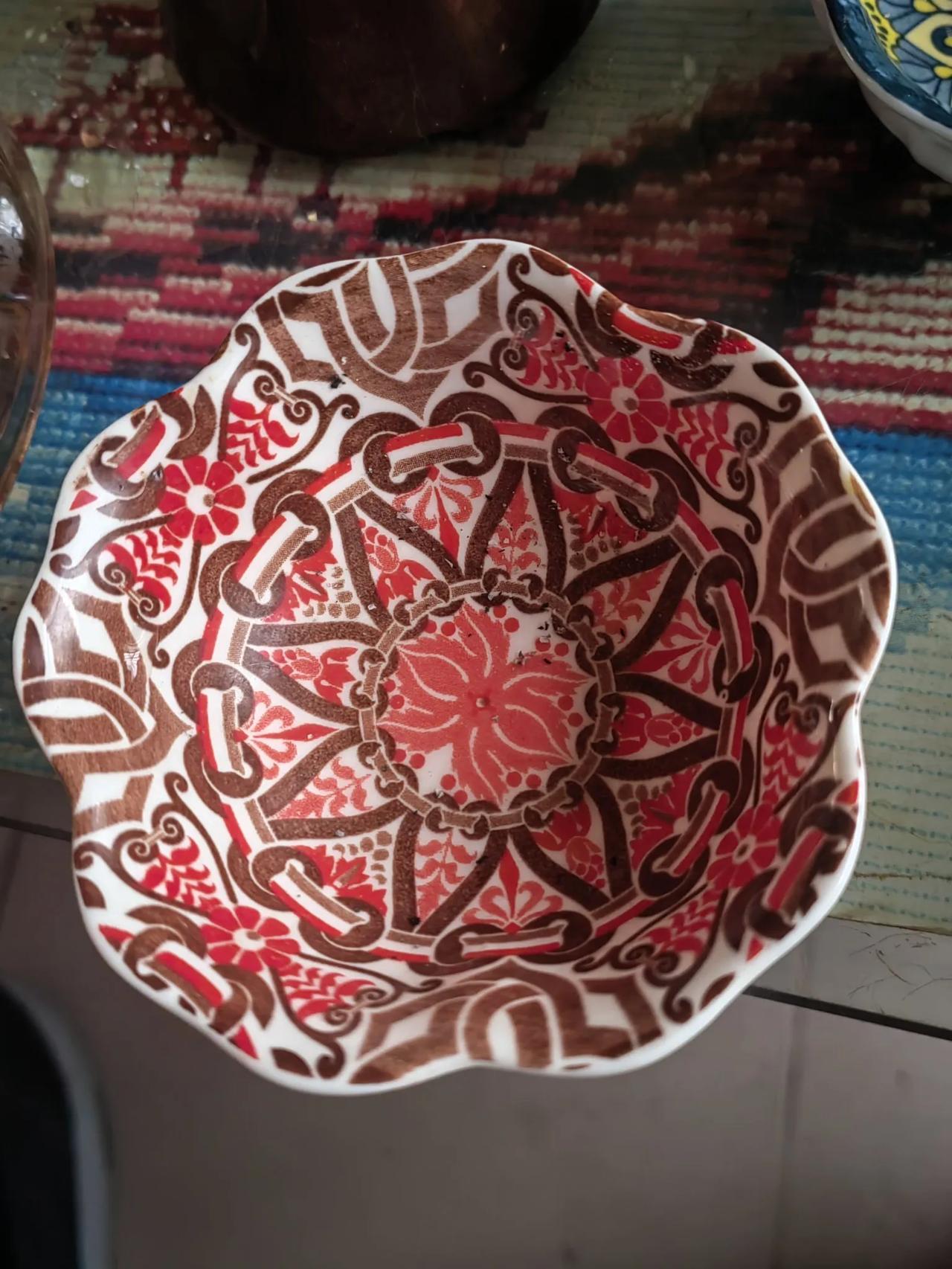 垃圾桶里捡的。